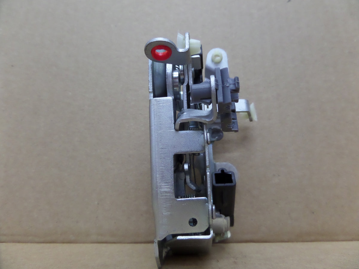 Genuine Freightliner Door Latch A18-59019-000 – OEM Replacement For Freightliner Trucks, Direct Fit, Reliable Locking Mechanism